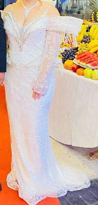 Бяла Офицялна Рокля