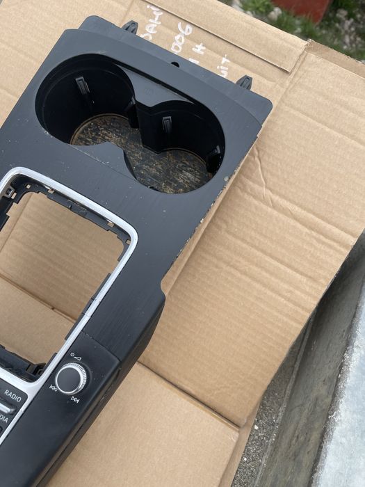 Consola centrala Audi A3 8V 8V0919614B an 2013-2018 completa