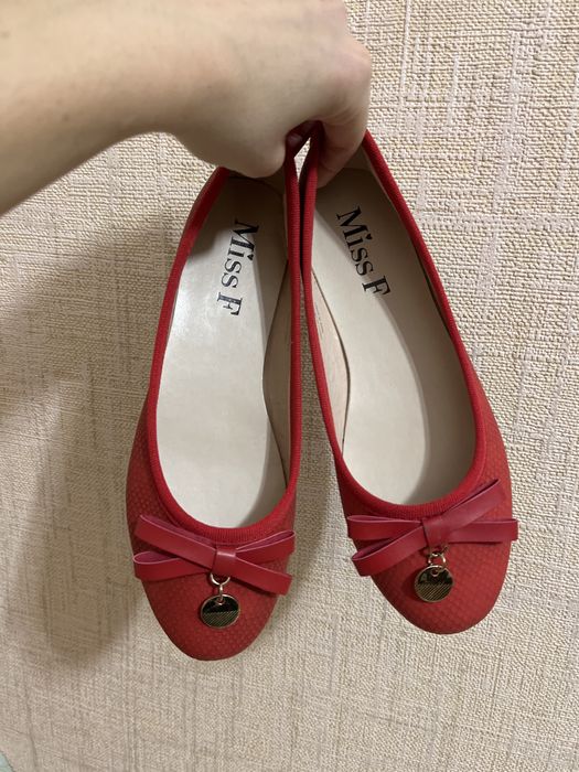 Продам балетки новые