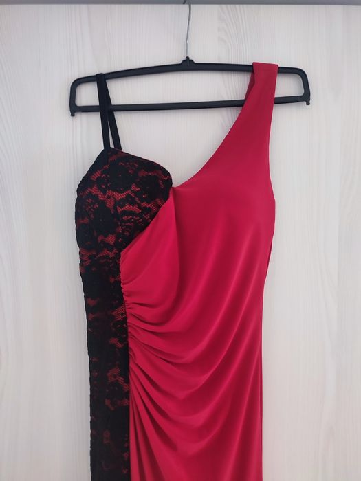 Rochie lunga , rosu cu negru, marime M