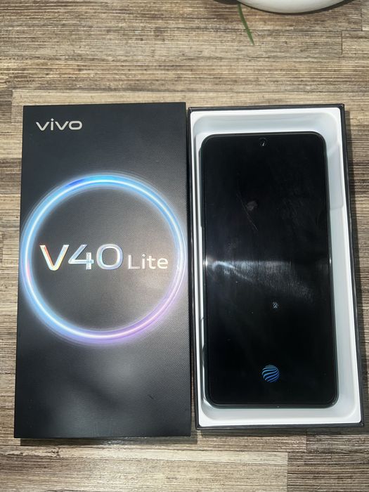 Продаю телефона Vivo 40.