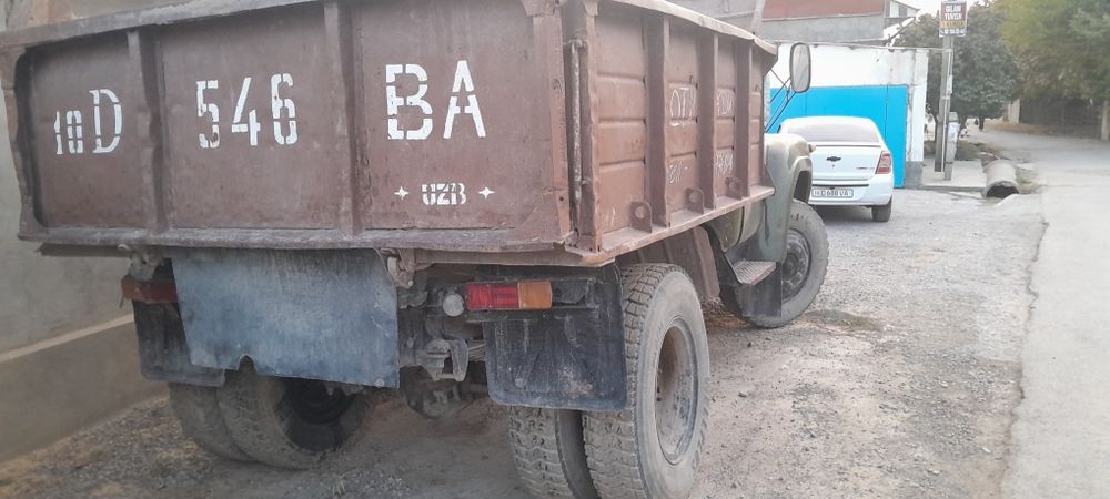 Зил 4502 самосвал сотилади.