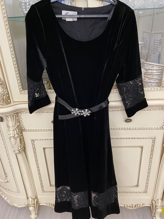 Продам велюровое платье