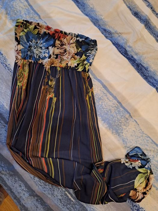 Различни дамски рокли