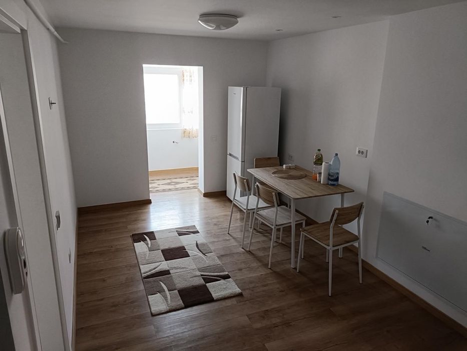 Inchiriez apartament 2 camere decomandat