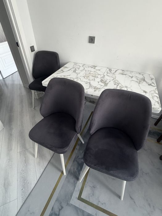 Стол со стульями