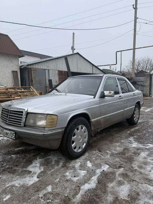 Мерседец 190 на активном ходу