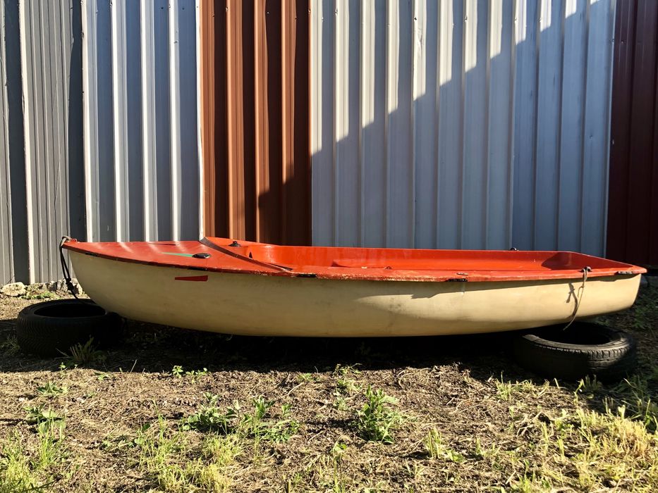 Barcă din fibră de sticlă 3.70 m x 1.55 m | Ușoară | Ideală pentru pescuit și motor