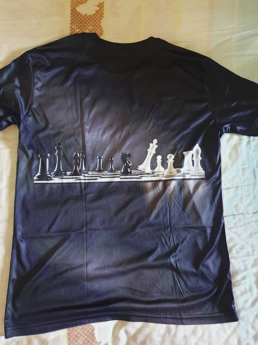 Продам футболку шахматы