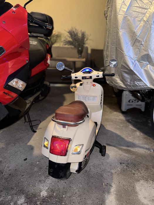 Scuter electric copii piaggio vespa