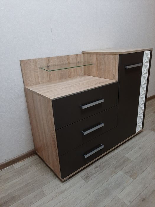 Продам  комплектом Шкаф+камод