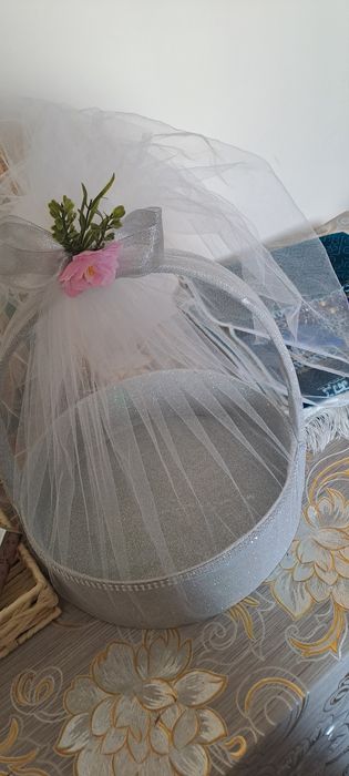 Kosmetika va sarpo savati sotiladi. Arzon narxda