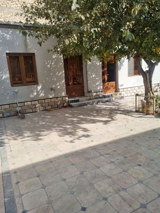 Карвон бозор рупарасида      Участка сотилади