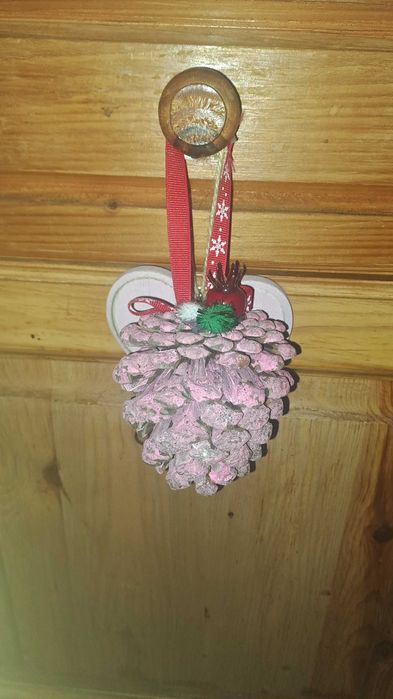 Коледни шишарки ръчна изработка.