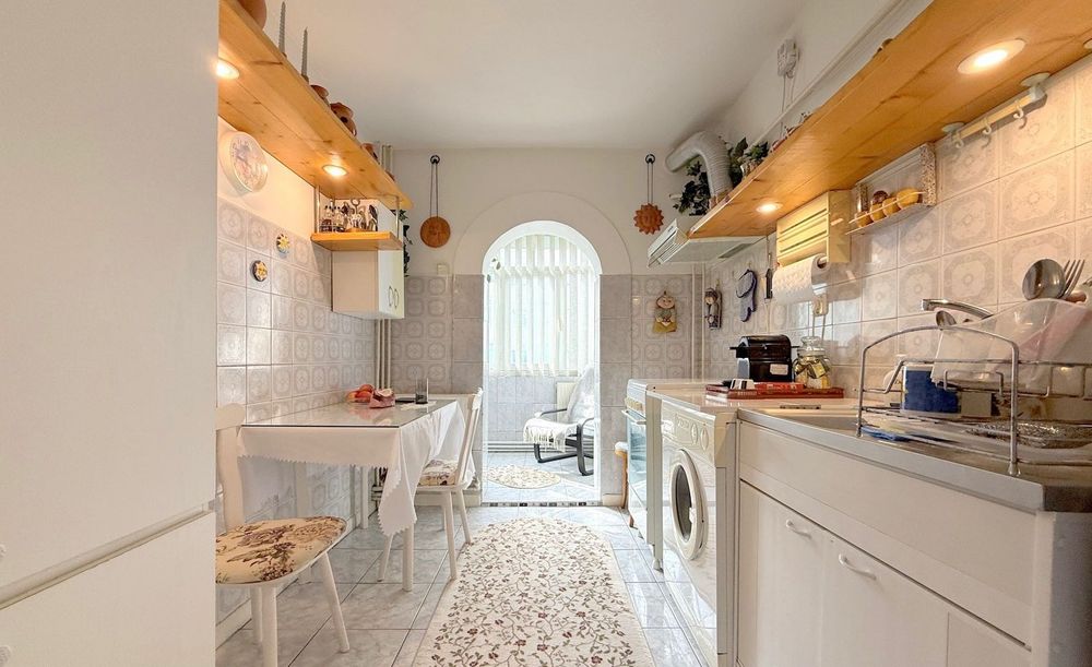 Închiriez apartament 2 camere micro17 1500Ron