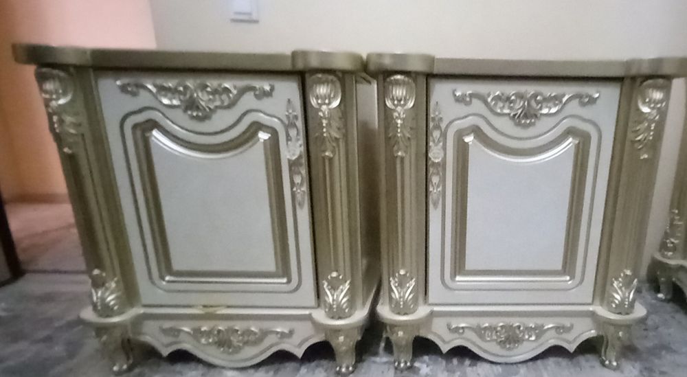 Спални гарнитур сотилади.