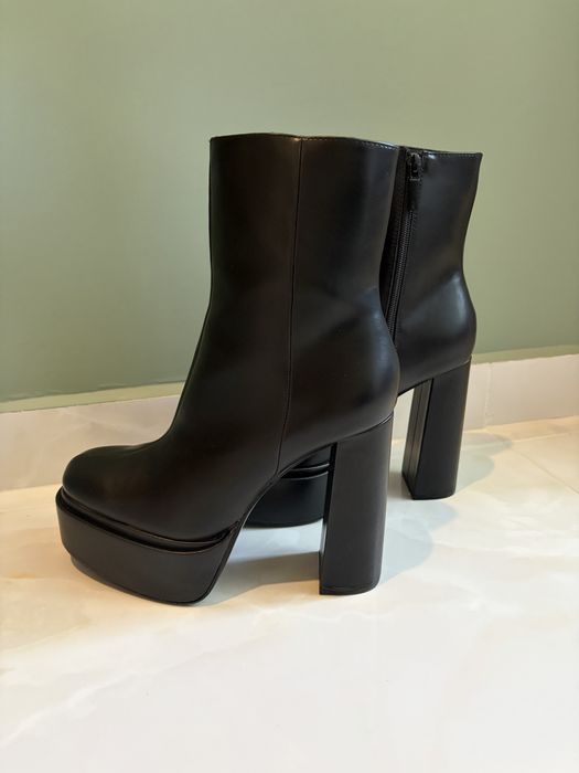 Нови боти с платформа и ток ZARA