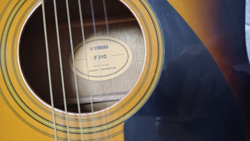 Акустическая гитара YAmahaF310 продажа