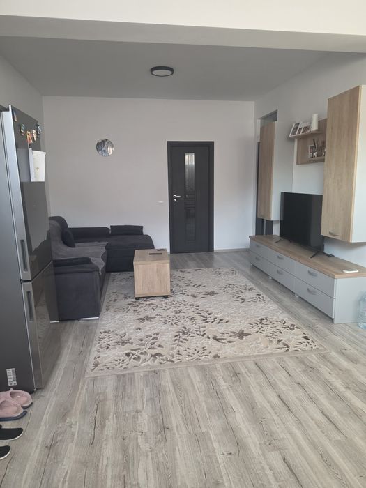 Închiriez apartament