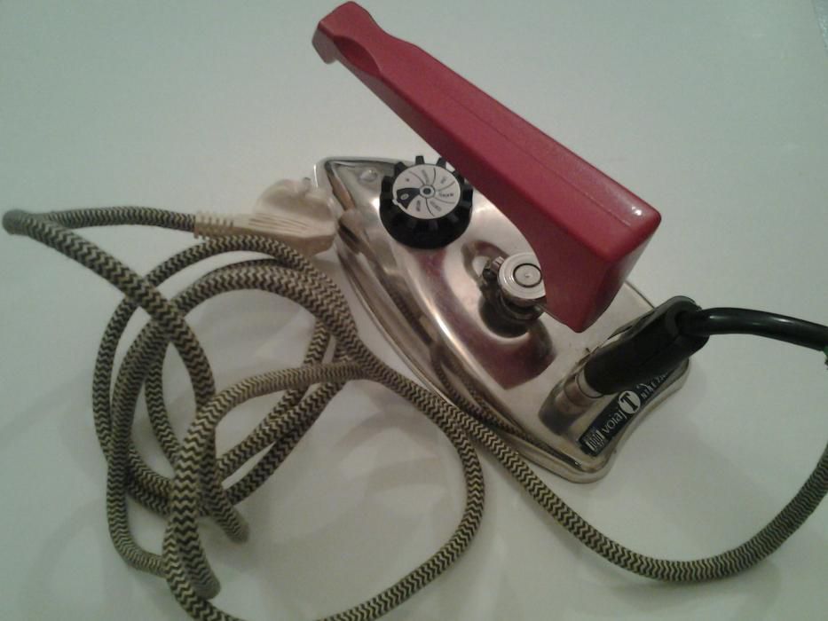 Fier de calcat voiaj Electromures