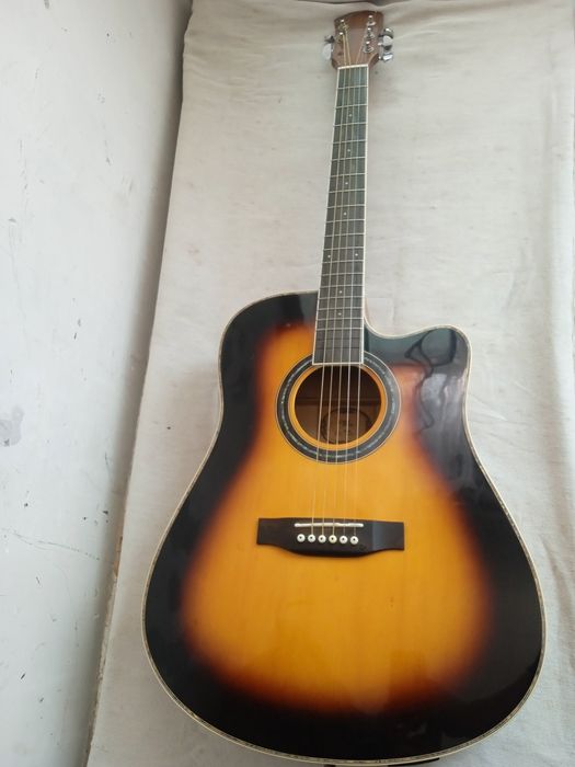 Гитара из Парижа привезли продаю