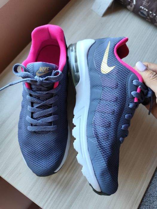 Маратонки Nike air invigor