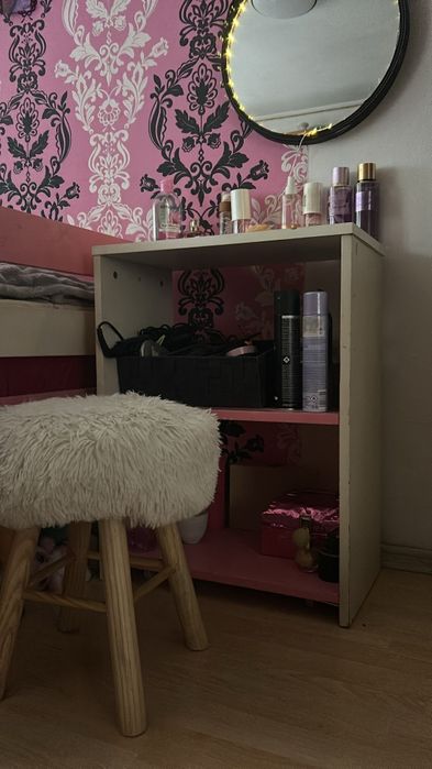 Set Dulăpior, Scaun și Oglindă  pentru Machiaj FETIȚE !Machiaj mini fe