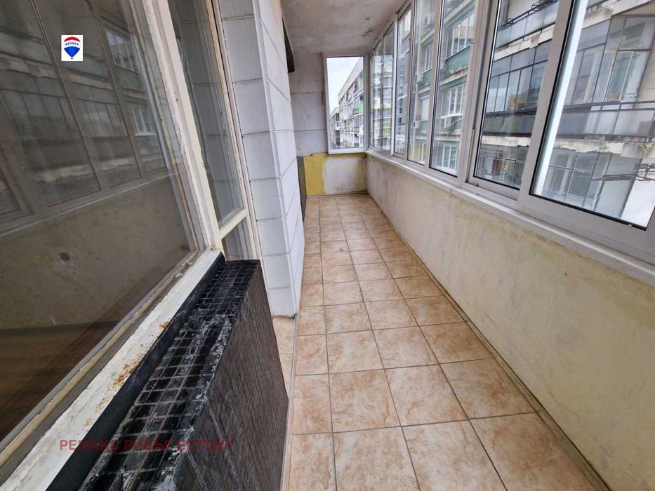 Тристаен апартамент за продажба кв. Широк център