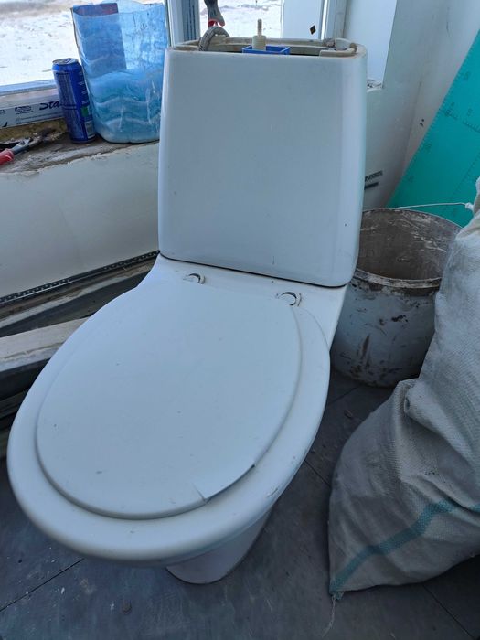 Унитаз и раковина для строителей