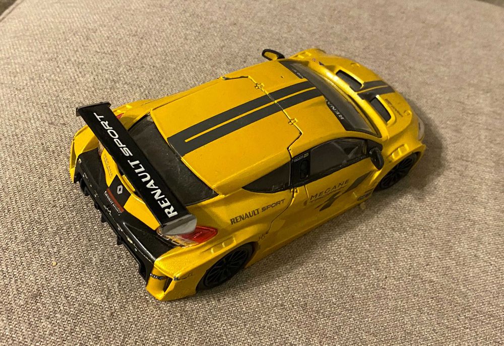 Macheta Bburago Renault Megane Trophy galben scara 1 24