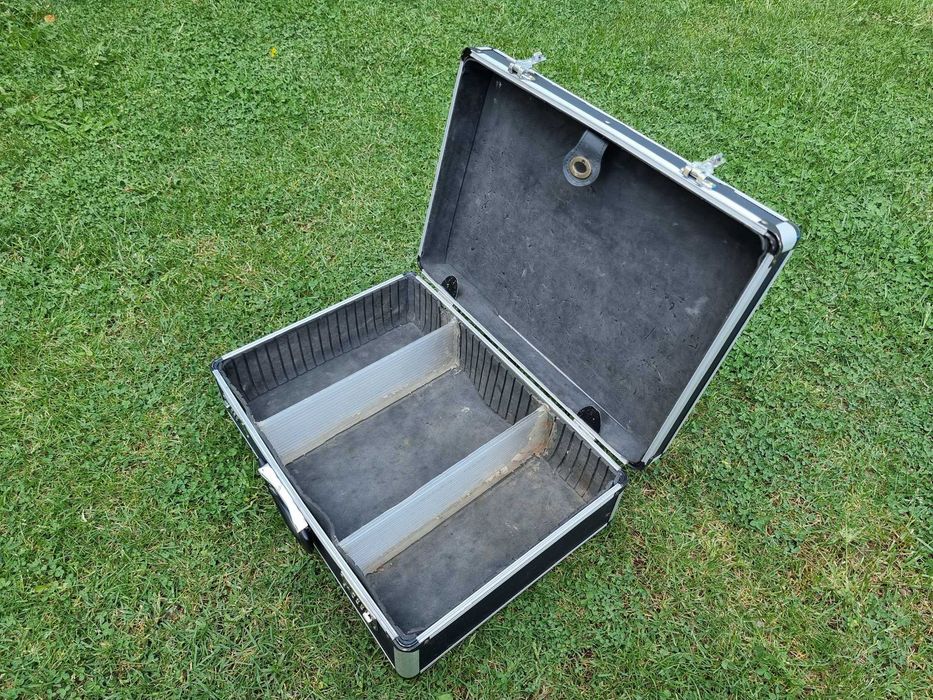 Cutie,lada,valiza de aluminiu cu despartitoare pentru scule diverse