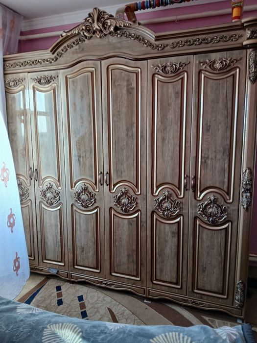 Spalniy garnitur sotiladi