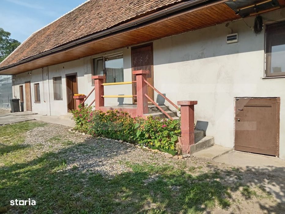 Casa complet renovata, 3 camere, teren 3800 mp – comuna Parau