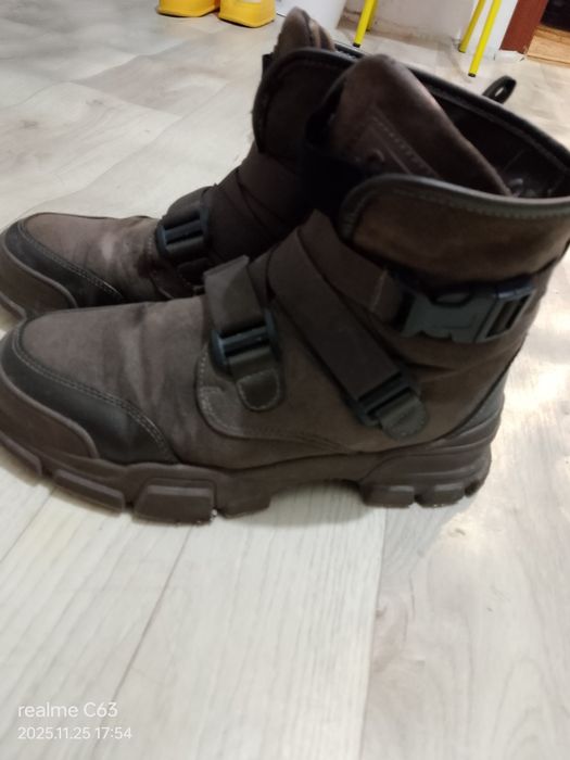 Срочно продам сапожки ботинки зима