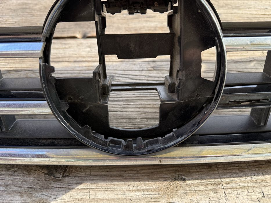 Grila masca fata passat B8 avariata