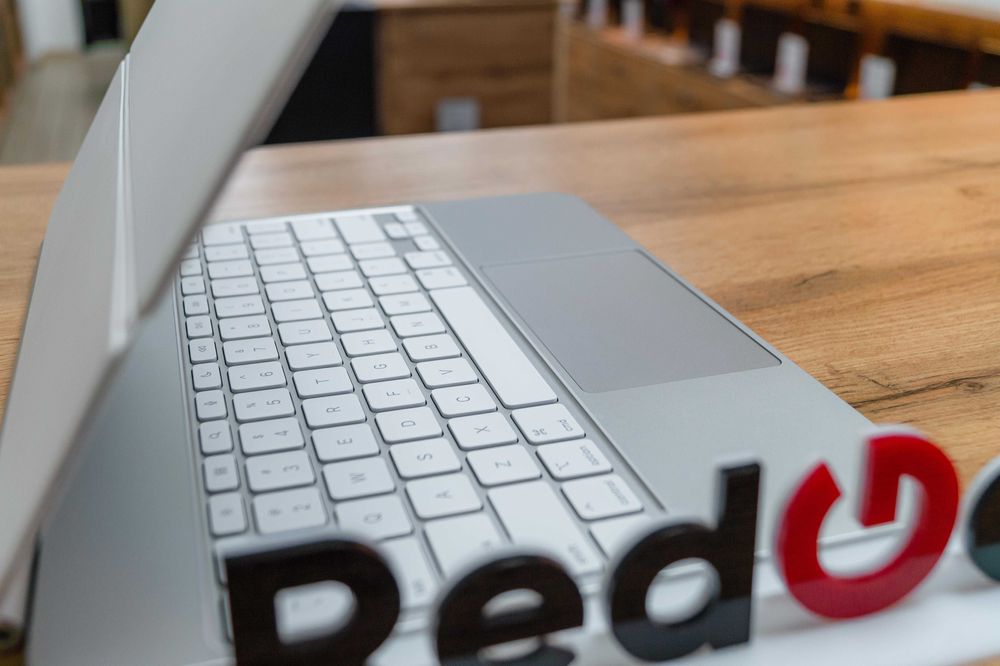 Magic Keyboard 13" M4 Рассрочка Магазин Red Geek