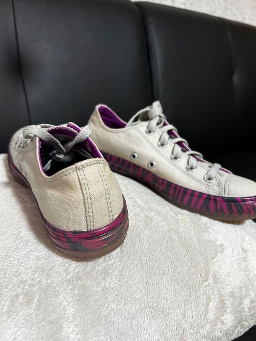 Converse animal print