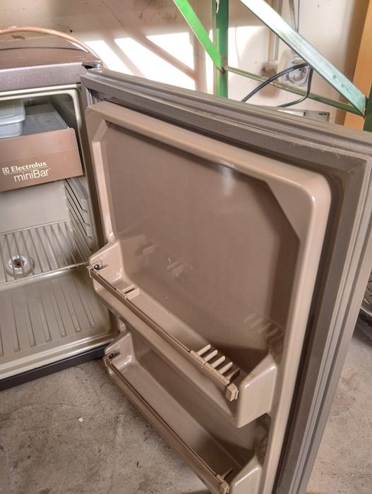 Мини бар хладилник electrolux