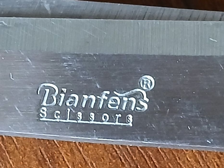 Ножница из нержавеющей стали.