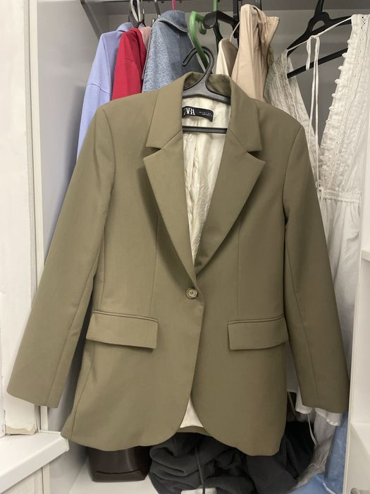 Пиджак в цвете хаки от Zara