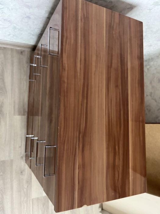 Комод лакированный