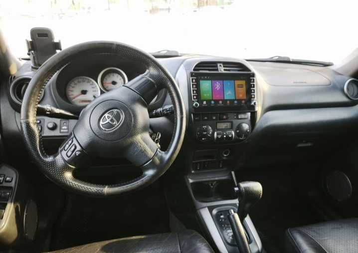 Продаю Toyota Rav4