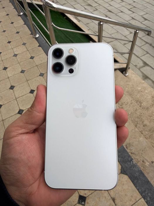 Iphone 12 pro max  77 yomkst Radnoy