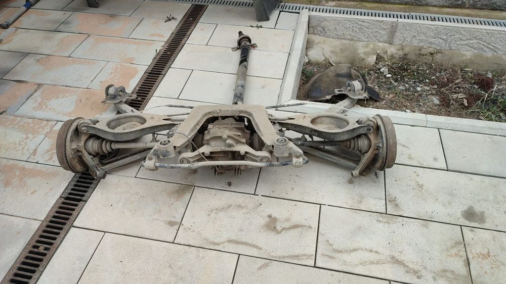 Продам по запчастям е36 седан мотор м40.