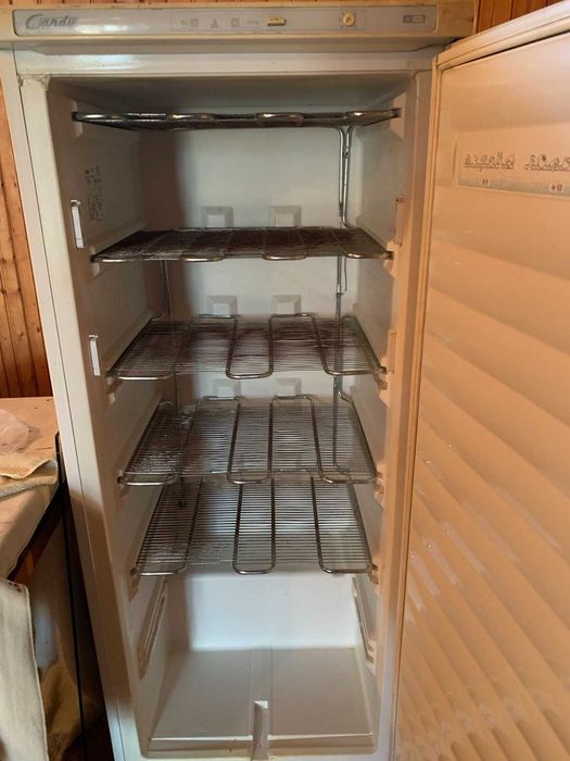 Вертикален фризер Candy