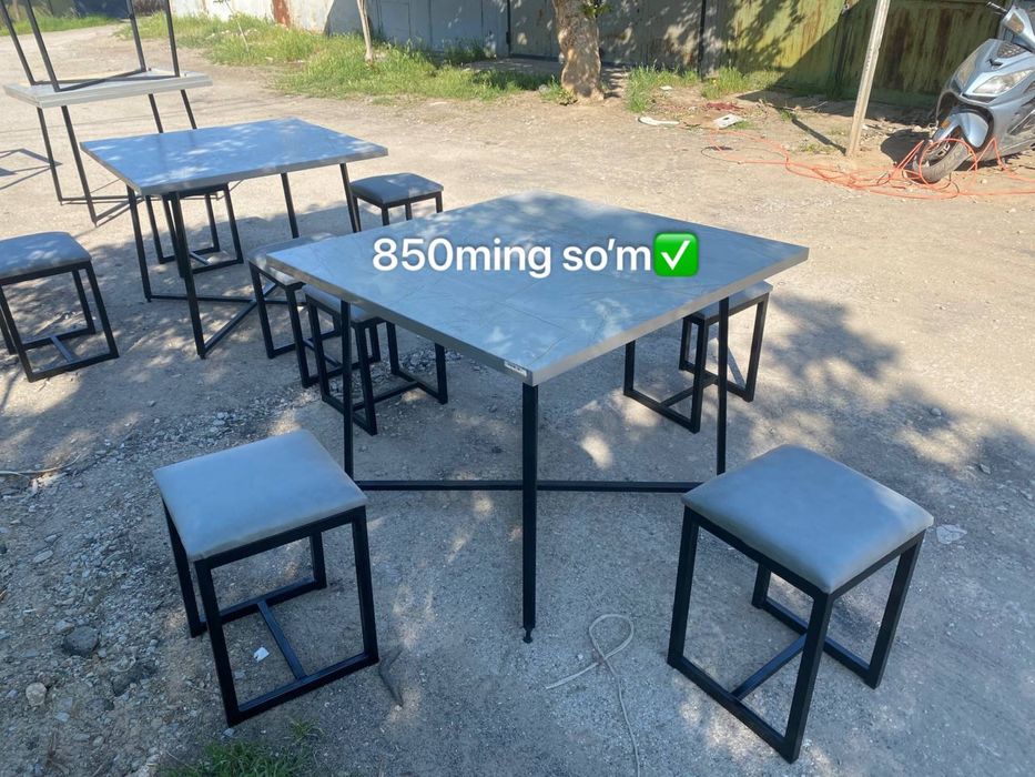 Stol stelaj har xil turdagi mebellar loft uslubida