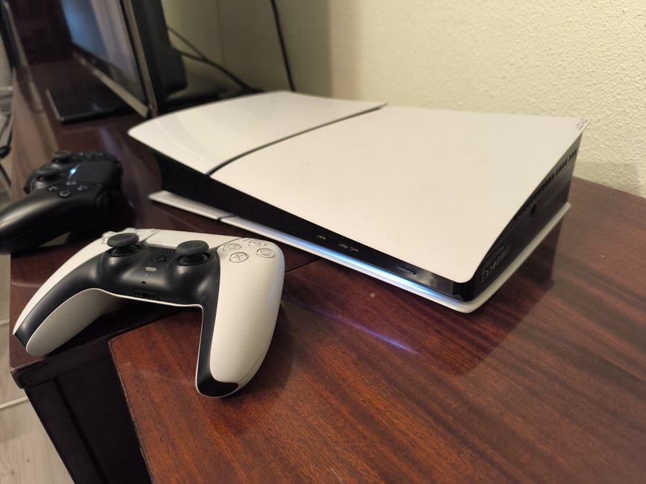 Vând PlayStation 5 slim Digital