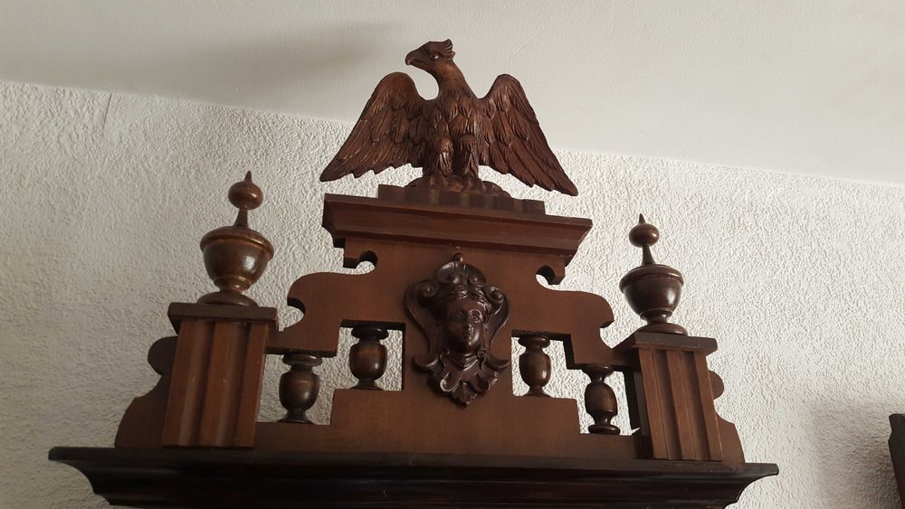 Старинен стенен часовник