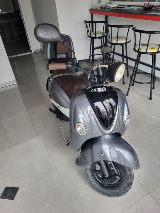 Scuter retro 125 cc
