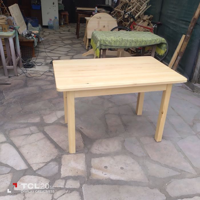 Кухненски маси от чамов материал .Изработвам различни модели  маси .